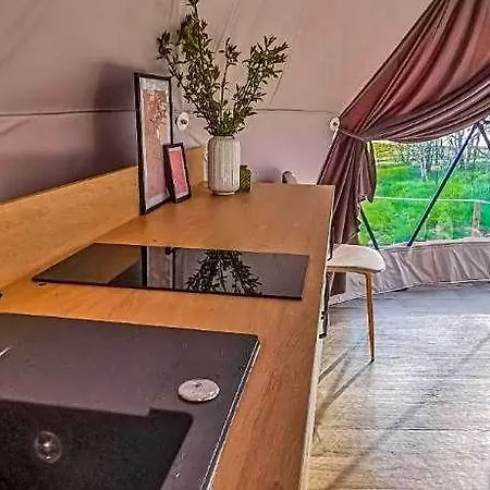 Szálloda Glamping Biala Czapla Nad Jeziorem Czorsztynskim Czorsztyn
