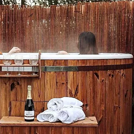 Szálloda Glamping Biala Czapla Nad Jeziorem Czorsztynskim Czorsztyn